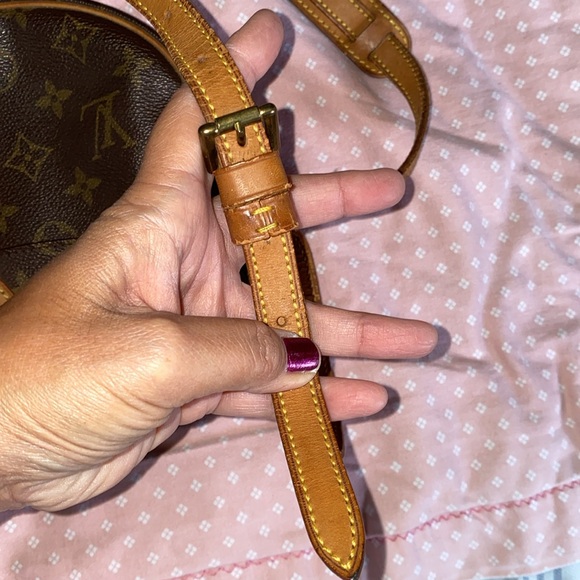 LV Jeune fille crossbody - Picture 15 of 17